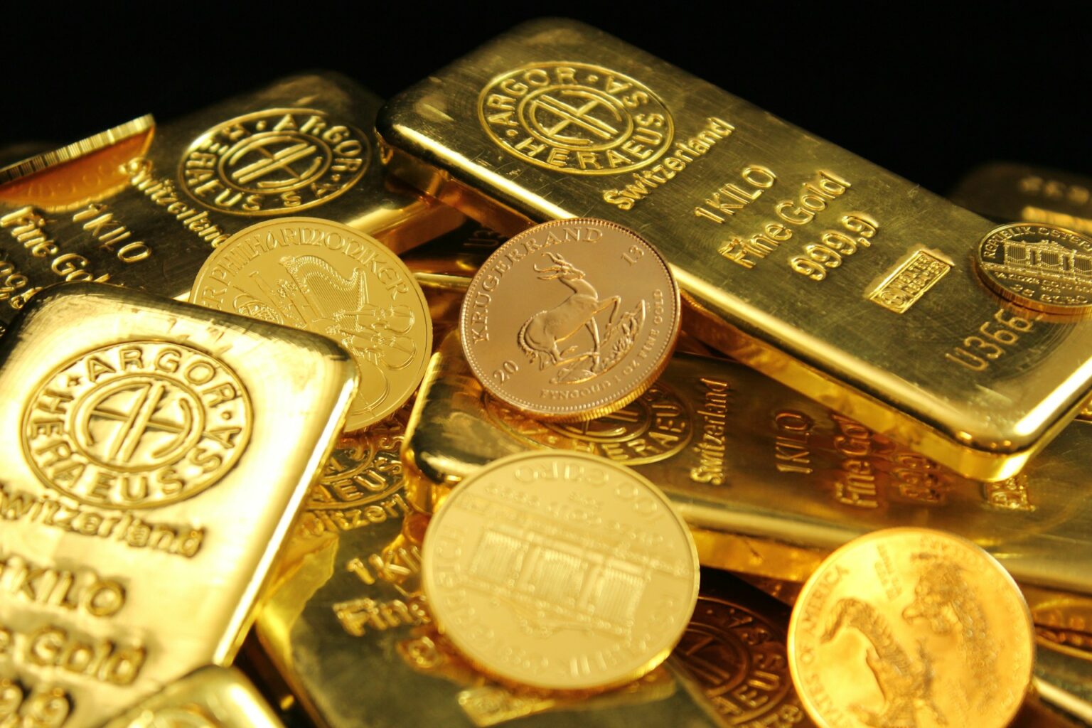 Gold price hits $4000